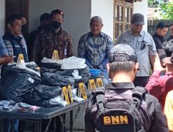 Aparat Temukan Pabrik Obat-Obatan Terlarang di Tengah Pemukiman Warga