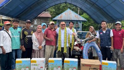 Anggota DPR RI Jaelani Bagikan Ratusan Alsintan untuk Petani di Muna