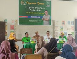 Jaelani Serahkan Bantuan PIP, Wujudkan Akses Pendidikan Merata di Daerah Pemilihan