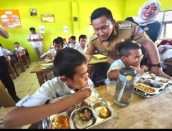Bupati La Ode Darwin Pastikan Program Makanan Bergizi Gratis Berdampak Positif di Muna Barat