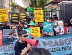 Aksi Solidaritas Dukung Tempo Melawan Gugatan Rp200 Miliar oleh Menteri Pertanian